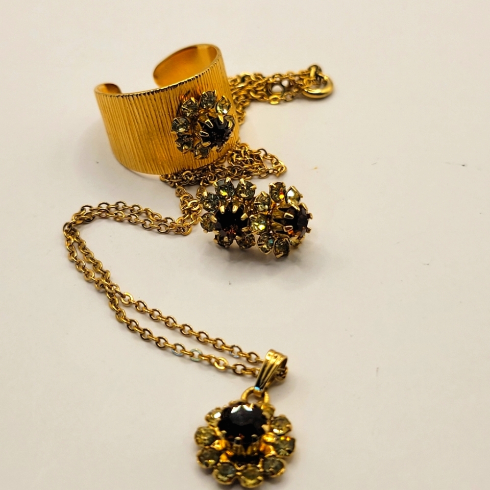 Vintage Sarah Coventry Parure Rhinestone Gold Tone Necklace Ring Earrings